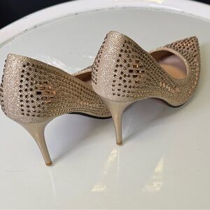ZANOTTI VINTAGE RARE Elegant Gold Stiletto Heels Compared to very high brands